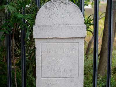 ...riporta l�antica scritta: �Anas strada statale n. 16 adriatica�. 